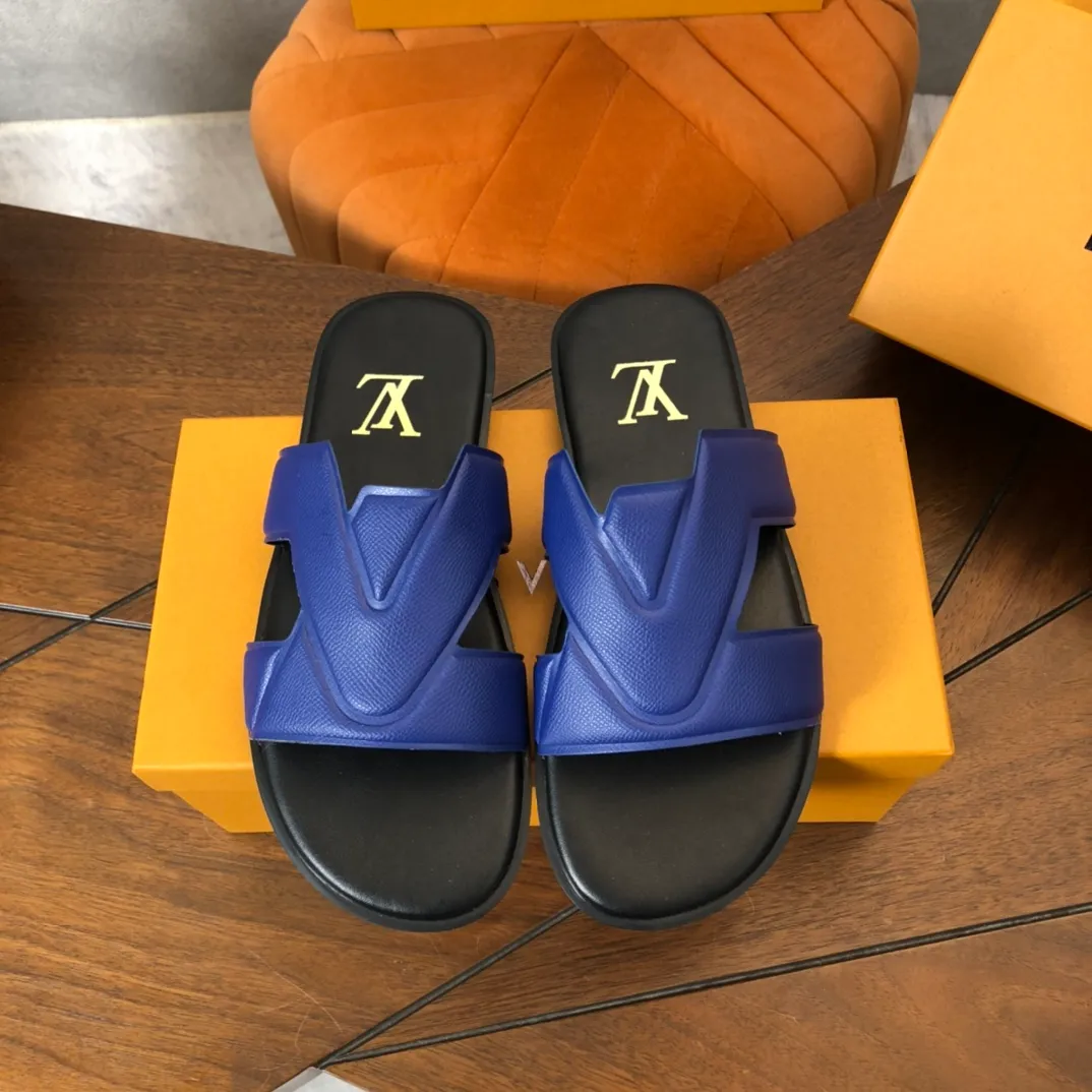 Factory price: 270💰LV counters are selling new brand luxury men's slippers, casual, loose and comfortable. The must-have model in the picture above [Happy][Happy], multiple colors available Size: 38-44, customized 45
